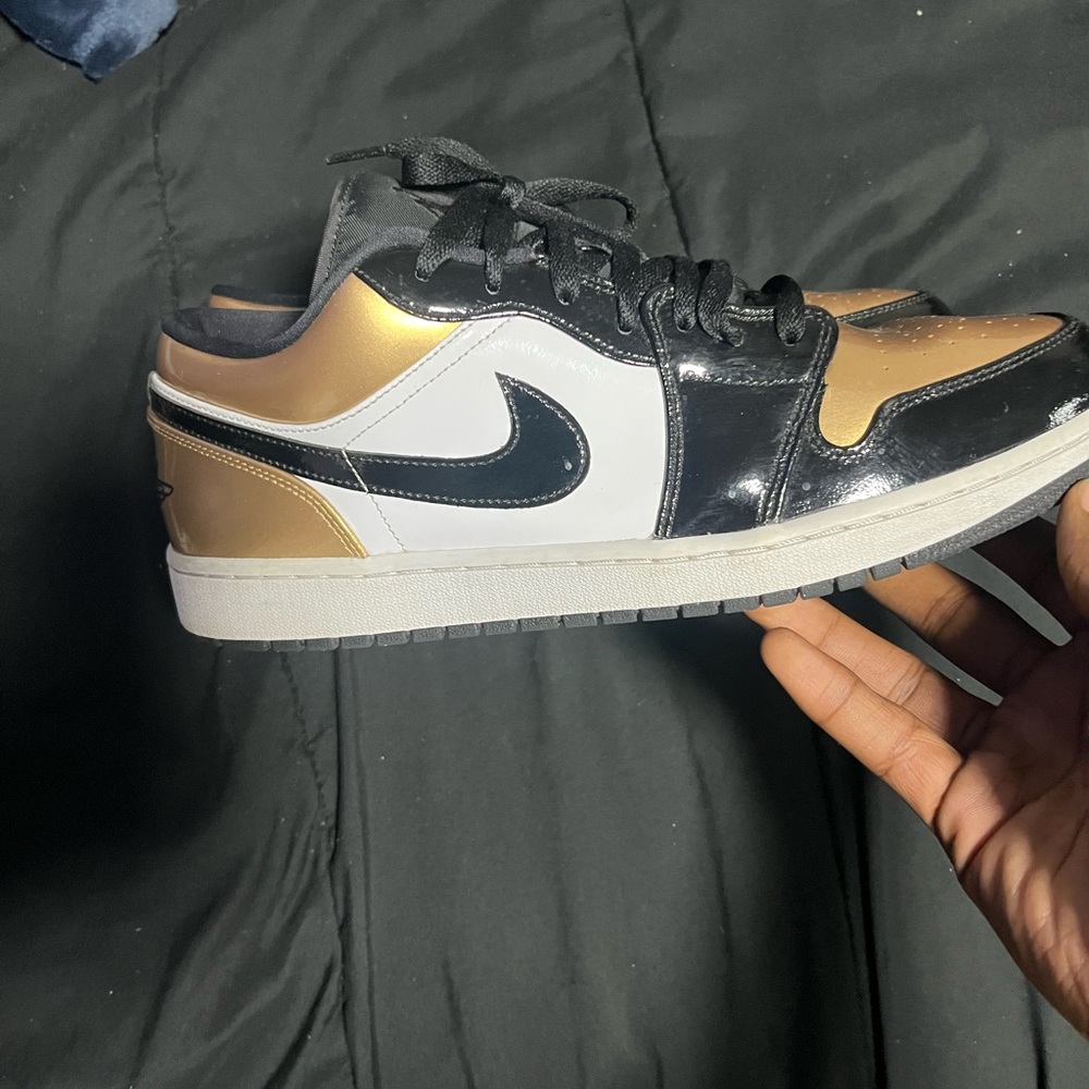 COPY - Jordan 1 low “gold toe”